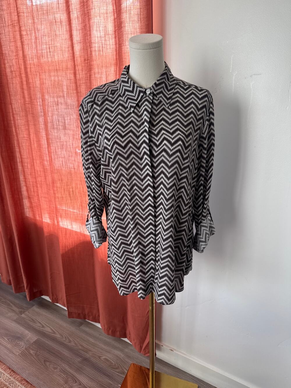 Foxcroft Shaped Fit Relaxed Buttondown Blouse Business Attire
